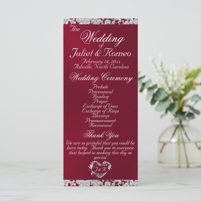 Elegantes Script & Glitzer - Burgund Wedding Programm (Stehend Vorderseite)