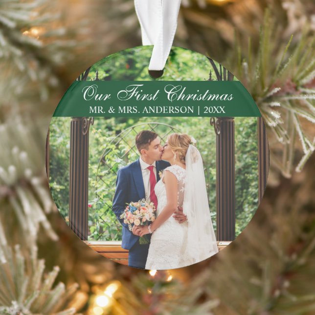 Elegantes Script Green Unser erstes Weihnachtsgesc Ornament (Baum)