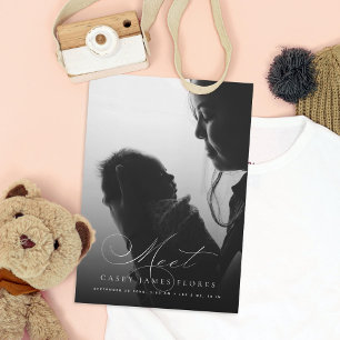 Elegantes Script Meet Baby Foto Birth Ankündigung