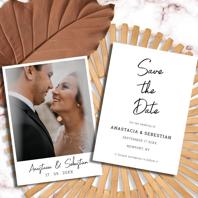 Elegantes Script Moderne Schwarz-Weiß-Foto Hochzei Save The Date (Elegant Script Modern Black & White Photo Wedding Save The Date)