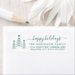 Elegantes Script Pine Christmas-Rücksendelabel<br><div class="desc">Elegante,  moderne,  grüne und weiße Weihnachtsfamilien-Rücksendeadressen-Aufkleber. Mit einem hübschen handgeschriebenen Drehbuch mit dem Sprichwort "fröhliche Weihnachten" im Swash-Schwanz-Schriftart,  kiefern Bäume mit kleinen Herzen. Ideal für die Weihnachtszeit,  einfach zu personalisieren mit Ihren Namen und Rücksendeadresse-Infos.</div>