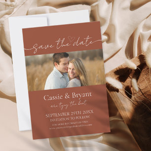 Elegantes Script Rustic Terracotta Save the Date