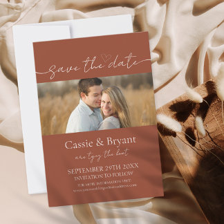 Elegantes Script Rustic Terracotta Save the Date