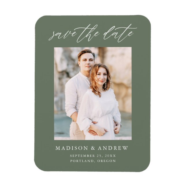 Elegantes Script Sage Green Foto Save the Date Magnet (Vertikal)