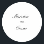 Elegantes Script Schwarz und Weiß Minimalistisch H Runder Aufkleber<br><div class="desc">Elegantes Script Schwarz und Weiß Minimalistisch Hochzeitsdesign. Ideal zum Versiegeln und Etikettieren von Dessertkisten,  Süßigkeiten,  Hochzeitsgeschenken,  Gefälligkeiten und Umschlägen.</div>