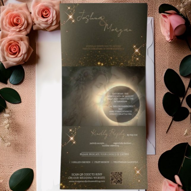 Elegantes Sepia Solar Eclipse Custom Foto Wedding Dreifach Gefaltete Einladung (Von Creator hochgeladen)