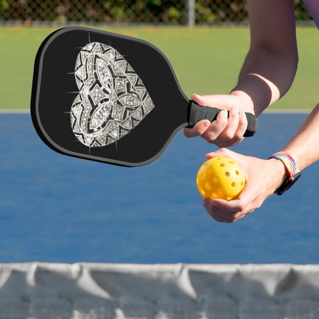 Elegantes Silberherz Pickleball Schläger (InSitu)