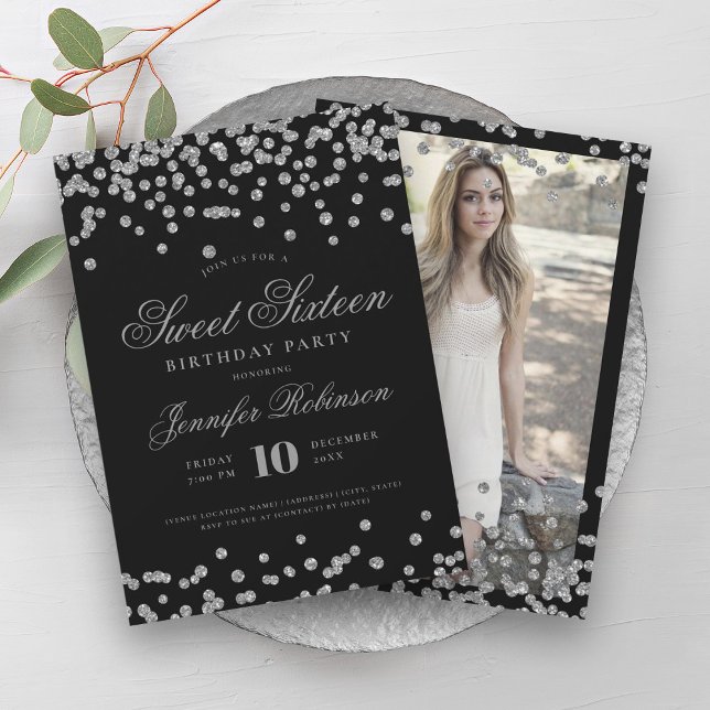 Elegantes Silver Black Confetti Foto Sweet 16 Einladung (Elegant Silver Black Confetti Photo Sweet 16 Invitation)