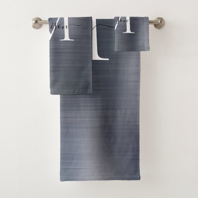 Elegantes Silver Gray Brushed Metal Monogram Scrip Badhandtuch Set (Insitu)