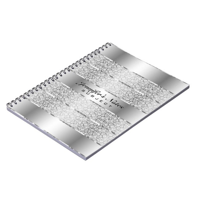 Elegantes Silver Gray Metallic Stripes Monogramm Notizblock (Linke Seite)