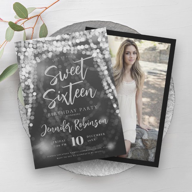 Elegantes Silver String Lights Foto Sweet 16 Einladung (Elegant Silver String Lights Photo Sweet 16 Invitation)