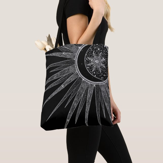 Elegantes Silver Sun Moon Mandala Black Design (Von Nahem)