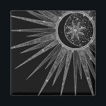 Elegantes Silver Sun Moon Mandala Black Design Magnet<br><div class="desc">Hübsches, weißes, silbergraues Sonne- und Mondmandala-Design mit Blume und Blätter Doodles, Sternen, Punkten, Diamanten, Kreisen, Dreiecksformen, Zickzack, Meerjungstatur, geometrisches Muster, mit einem grauen silberfarbenen und weißen Imitat Glitzer glänzend Glitzern-Textur, mit einer halbmondleuchtenden Bühne, einem mandala Blumen Stern, auf einem dunkelblauen Neonblau Bula, Galaxie Sterne, Mitternacht blauer Hintergrund. Dieses wunderschöne, mystische...</div>