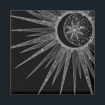 Elegantes Silver Sun Moon Mandala Black Design Magnet<br><div class="desc">Hübsches, weißes, silbergraues Sonne- und Mondmandala-Design mit Blume und Blätter Doodles, Sternen, Punkten, Diamanten, Kreisen, Dreiecksformen, Zickzack, Meerjungstatur, geometrisches Muster, mit einem grauen silberfarbenen und weißen Imitat Glitzer glänzend Glitzern-Textur, mit einer halbmondleuchtenden Bühne, einem mandala Blumen Stern, auf einem dunkelblauen Neonblau Bula, Galaxie Sterne, Mitternacht blauer Hintergrund. Dieses wunderschöne, mystische...</div>