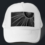 Elegantes Silver Sun Moon Mandala Black Design Truckerkappe<br><div class="desc">Hübsches, weißes, silbergraues Sonne- und Mondmandala-Design mit Blume und Blätter Doodles, Sternen, Punkten, Diamanten, Kreisen, Dreiecksformen, Zickzack, Meerjungstatur, geometrisches Muster, mit einem grauen silberfarbenen und weißen Imitat Glitzer glänzend Glitzern-Textur, mit einer halbmondleuchtenden Bühne, einem mandala Blumen Stern, auf einem dunkelblauen Neonblau Bula, Galaxie Sterne, Mitternacht blauer Hintergrund. Dieses wunderschöne, mystische...</div>