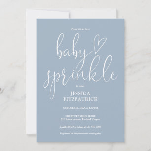 Elegantes Skript Dusty Blue Baby Sprinkle Shower Einladung