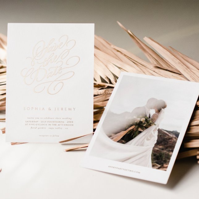 Elegantes Skript Hochzeit speichern Sie das Datum  Folieneinladung (Von Creator hochgeladen)