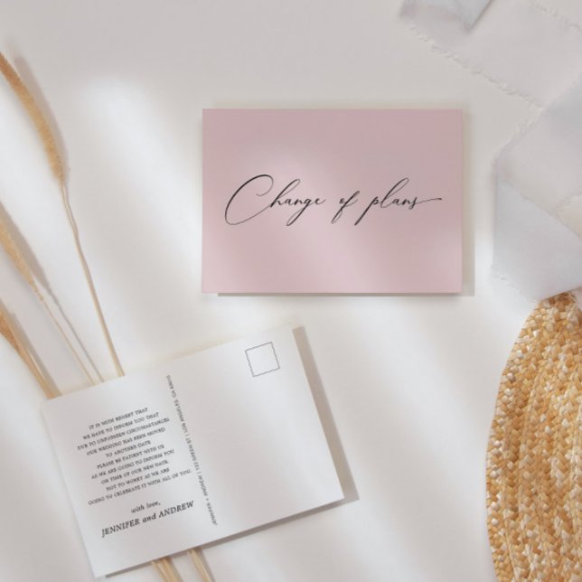 Elegantes Skript Rosa Änderung der Pläne Hochzeit Postkarte (Von Creator hochgeladen)