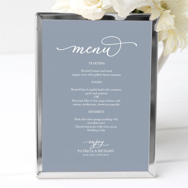 Elegantes Skript Staublaues Hochzeitsmenü Schild (Von Creator hochgeladen)