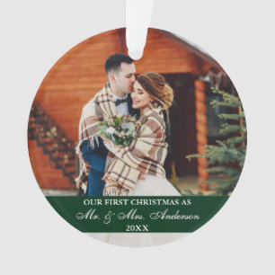 Elegantes Skript Unser erster Weihnachtsjäger Grün Ornament