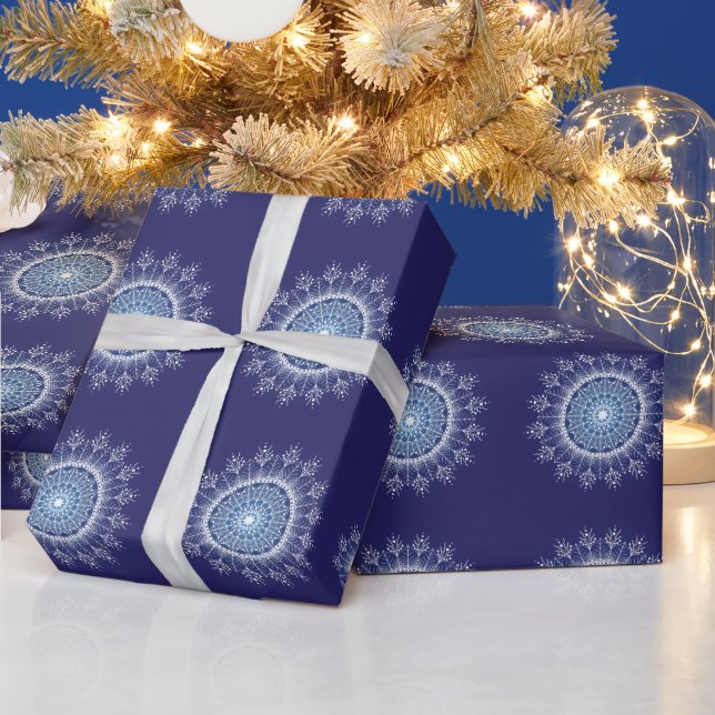 Elegantes Snowflake Mandala Blue Wrapping Paper Geschenkpapier (Feiertage)
