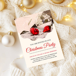 Elegantes Snowflake & Red Ornament Weihnachten Par Einladung