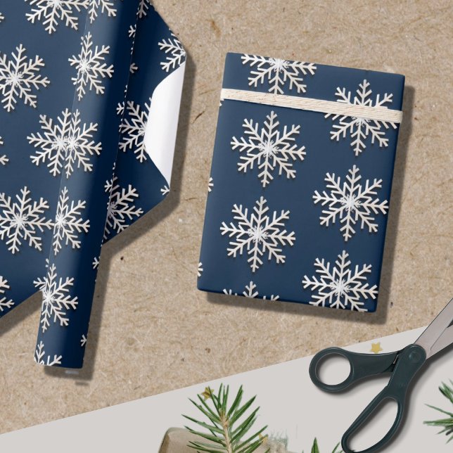 Elegantes Snowflake Wrapping Paper Geschenkpapier (Von Creator hochgeladen)