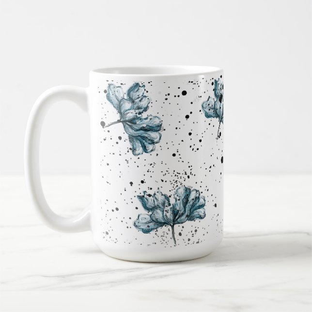 Elegantes Stahlblau Blumendesign Kaffeetasse (Links)
