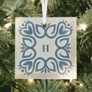 Elegantes Staubblau-Monogramm-Skript Ornament Aus Glas