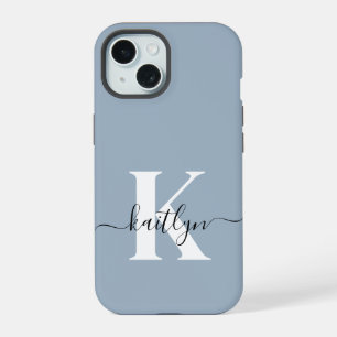 Elegantes staubblaues Skript-Monogramm iPhone 15 Hülle