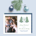 Elegantes Tannenbild Feiertagskarte<br><div class="desc">* Foto-Kredit: Fotografie © Storytree Studios, Stanford, CA ** / Chinoiserie Chic Happy Holidays Fotokarte mit Platz für einen Single Brief Monogramm und ein Foto der Familie. Die Aquarellelemente (Weihnachtsbaum, Pflanzer und Baubles) wurden ursprünglich von mir in Aquarellfarben auf 100% Baumwollpapier gemalt, bevor sie digital gescannt und arrangiert wurden. Die...</div>