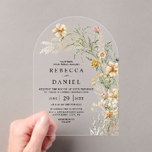 Elegantes Terrakotta- und Beige-Boho-Blumenhochzei Acryleinladungen
