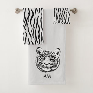 Elegantes Tigergesicht und Monogramm auf hellgrau Badhandtuch Set