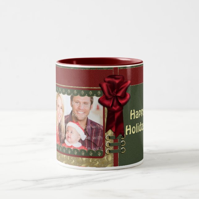 Elegantes traditionelles Weihnachtsdesign Zweifarbige Tasse (Mittel)