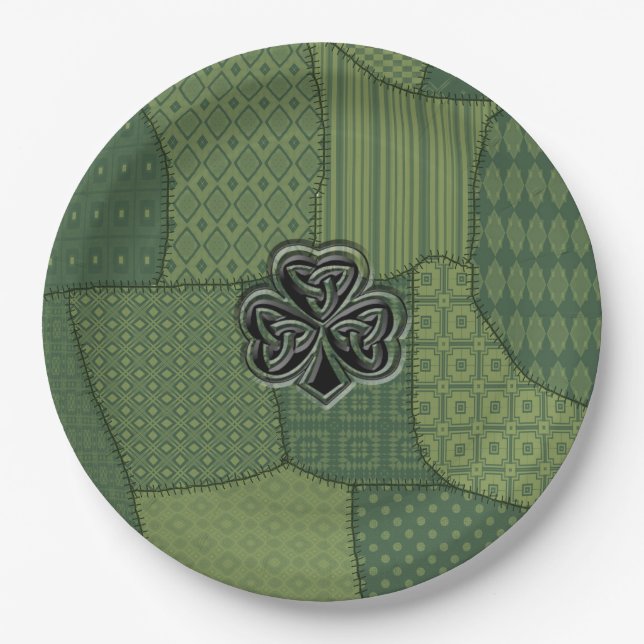 Elegantes trendiges Irish Kleeblatt Patchwork Pappteller (Vorderseite)