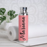 elegantes, trendiges, rosa Schwarz personalisiert Trinkflasche<br><div class="desc">elegante rosa schwarze Handschrift personalisiert Wasser Flasche</div>