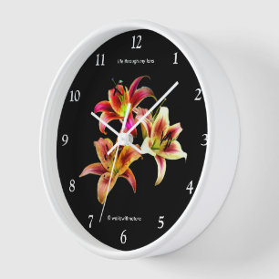 Elegantes Trio der gelb rosa Taglilien, floral Uhr