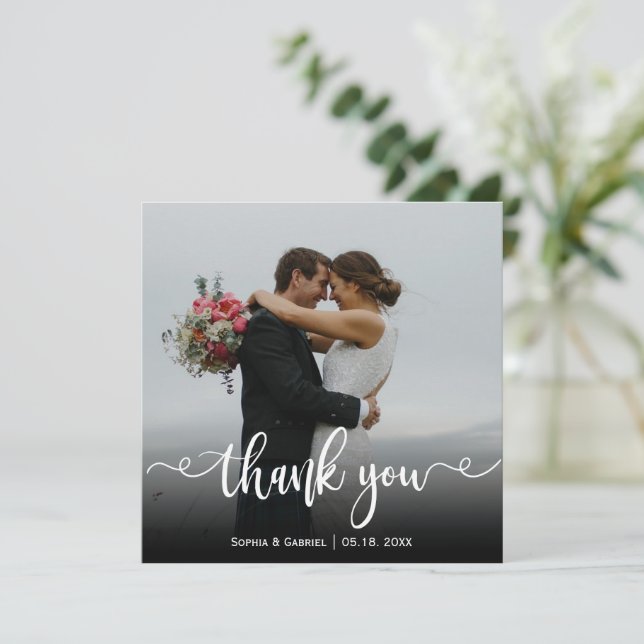 Elegantes Typografy Wedding Foto Dankeschön Karte (Stehend Vorderseite)