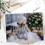 Elegantes und einfaches Real Foil Foto Frohe Weihn Folien Feiertagspostkarte<br><div class="desc">Versenden Sie eine elegante Foto Holiday Postkarte mit "Frohe Weihnachten" in schöner moderner Kalligraphie in echten Foliendetails! Fähigkeit, dieses Design weiter anpassen, und verschieben Sie die Folie "Frohe Weihnachten" Phrase auf eine andere Position, um Ihr Foto am besten Anzug. Klicken Sie einfach auf die Schaltfläche "Auch Design verwenden" am Ende...</div>