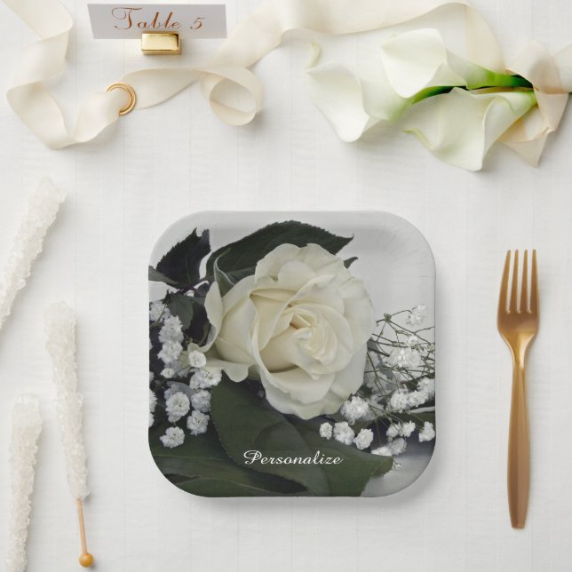 Elegantes und romantisches Weißes Rosenpersonalize Pappteller (Hochzeit)