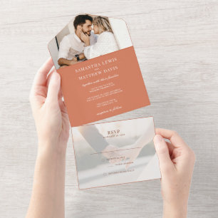 Elegantes Verlobungsfoto Terrakotta-Hochzeit All In One Einladung