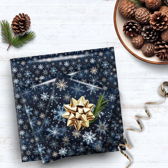 Elegantes Vintage Blaues Schneeflockenmuster Geschenkpapier Set (Elegant Vintage Blue White Snowflake Pattern Wrapping Paper Sheets)