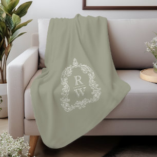 Elegantes Vintage-Monogrammwappen in Salbeigrün Sherpadecke