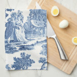 Elegantes, Vintages französisches Städtchen in Bla Geschirrtuch<br><div class="desc">Vintages,  historisches französisch-blauer und weißer Toile de jouy-Design mit Damen und Herren in elegantem,  antiken Kleid unter Bäumen,  einem See und klassischen Steinruinen.</div>