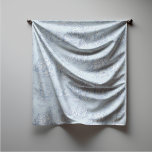 Elegantes Vintages graues Toile de jouy Platz Schal<br><div class="desc">Vintages Retro-graues Spielzeug de jouy Scarf. Genießen Sie den Schrank mit der zeitlosen Eleganz von toile de jouy Vintagen Designs, inspiriert durch die exquisiten Muster französischer Landschaftsbilder. Diese ausgeklügelten Toile-Drucke sind im Augenblick ein Alltagswut, schöne Designs, die natürliche Schönheit und Charme bringen. Dieser modische Schal verbindet traditionellen und zeitgenössischen Stil....</div>