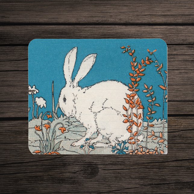 Elegantes Vintages Weißes Kaninchen Mousepad (White rabbit sitting on grey ground with orange and white flowers on blue mousepad.)