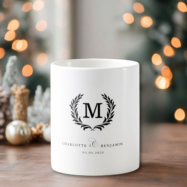 Elegantes Wappen Monogram Custom Wedding White Kaffeetasse (Elegant Crest Monogram Custom Wedding White Coffee Mug)