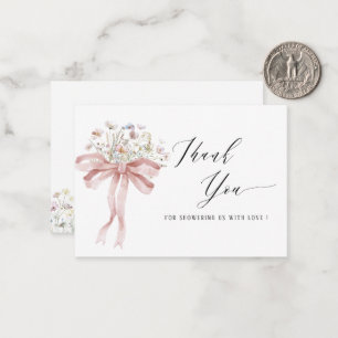 Elegantes Watercolor Baby in blühenden Wildblumen  Mitteilungskarte
