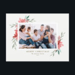 Elegantes Watercolor Foto zu Weihnachten Blume<br><div class="desc">Frohe Weihnachten! Senden Sie Urlaubswünsche und Grüße mit dieser Vintagen und eleganten Urlaubskarte. Es zeigt Aquarellbilder von roter Poinsettia mit Grünpflanzen. Personalisieren Sie diese Blumenweihenkarte,  indem Sie Ihr Lieblings-Foto,  Gruß,  Namen und andere Details hinzufügen. Die Texte sind vollständig editierbar. Erhältlich als Flachkarte,  gefaltete Karte und Postkarte.</div>