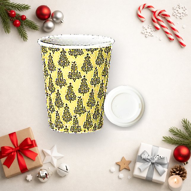 Elegantes Weihnachtsbaum-Musterdesign in Beige Pappbecher (Von Creator hochgeladen)